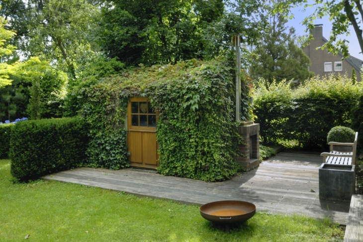 Gartenhaus mit Außenkamin