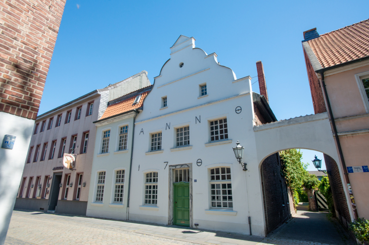 Ein Juwel der Vergangenheit - Saniertes Stadthaus im historischen Kern von Krefeld-Hüls! Stadthaus in Krefeld - Hüls