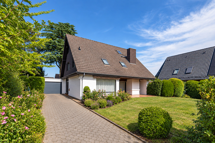 Architektur mit Weitblick – großzügiges Familienhaus in Bockum nahe dem Stadtwald Einfamilienhaus in Krefeld / Bockum