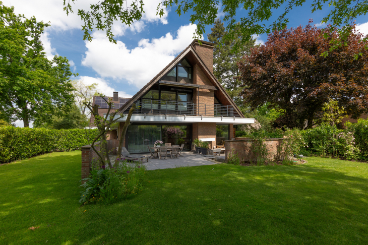 Wohn- und Gartendesign auf höchstem Niveau - Architektur-Highlight in Krefeld-Fischeln Einfamilienhaus in Krefeld / Fischeln
