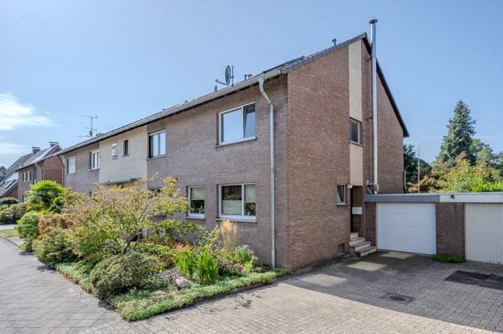 Gepflegtes Reihenendhaus mit schönem Garten und ausgeb. Dachgeschoss in gefragter Lage von Kempen Reihenendhaus in Kempen