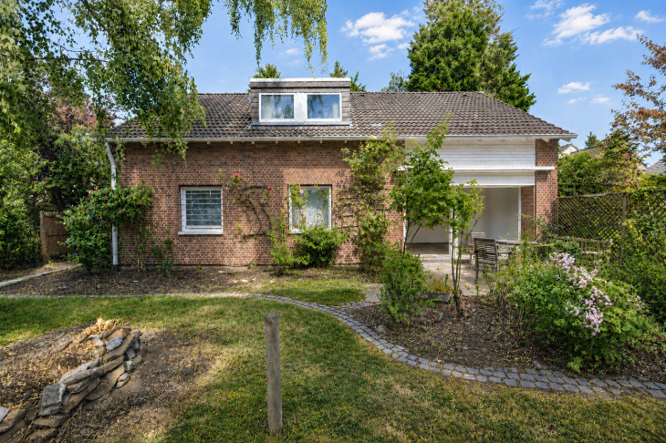 Ruhig gelegenes Einfamilienhaus mit Garten und viel Platz zum Ankommen in Krefeld-Traar! Einfamilienhaus in Krefeld / Traar