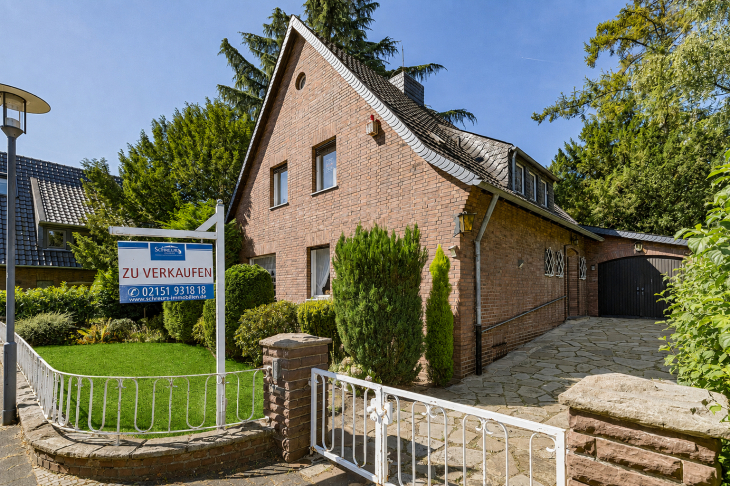 Repräsentatives Klinkerhaus mit großzügigem Garten vom Park umsäumt im Herzen von KR-Bockum! Einfamilienhaus in Krefeld / Bockum